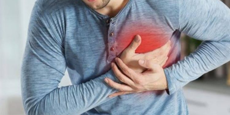 بعد وفاة 4 أطباء في شهر واحد.. طبيب يوضح طرق الحماية من الأزمات القلبية بشكل مفاجئ 1
