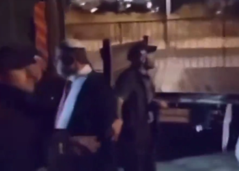 بالفيديو.."بن غفير" يهدد المتظاهرين ضده بسلاحه الشخصى ويلوح بإطلاق النار 1