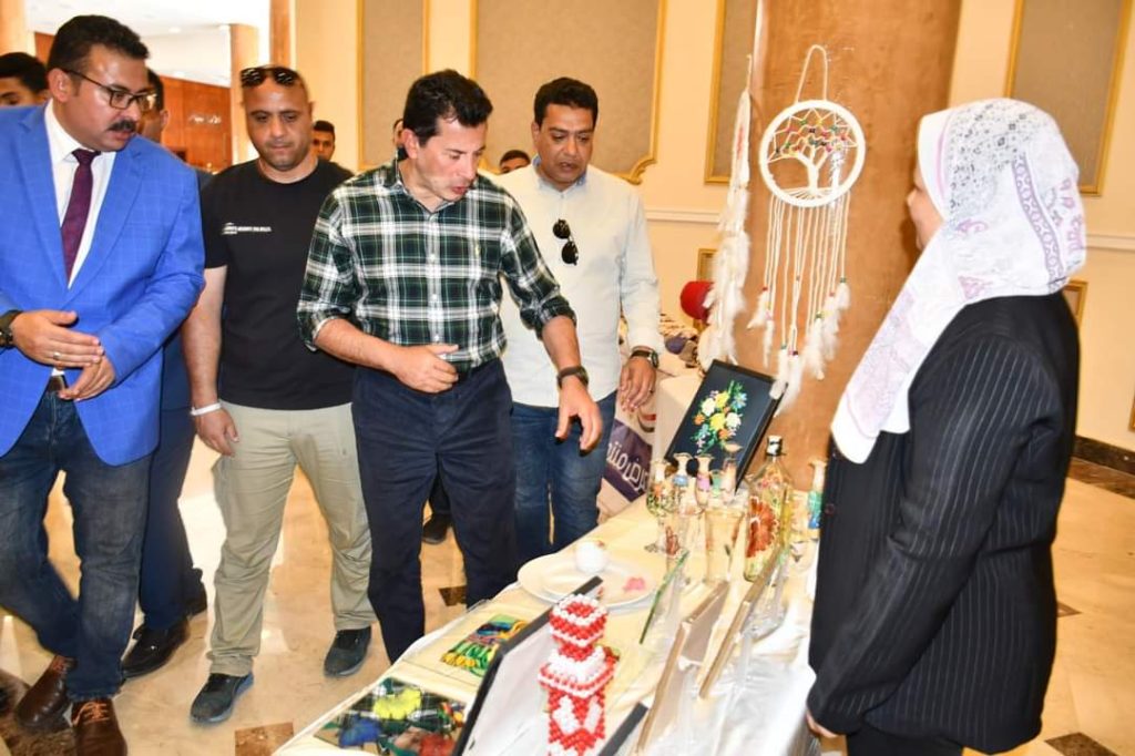 وزير الشباب والرياضة يفتتح معرض للحرف اليدوية بالمدينة الشبابية والرياضية بشرم الشيخ 2