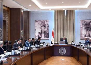 مدبولي يتابع جهود إنشاء المركز القومي الفرنسي لعلاج الأورام في مصر 6