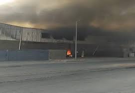 حريق هائل في المنطقة الصناعية بمدينة بدر