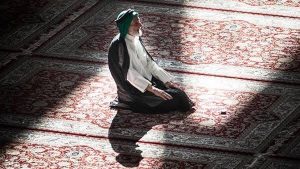 هل الصلاة على النبي أثناء أداء الصلاة تؤثر على صحتها؟ 2