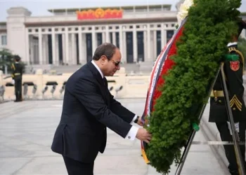 الرئيس السيسي يضع إكليلا من الزهور على النصب التذكاري للجندي المجهول بميدان "تيانانمن" 3