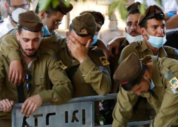 إعلام إسرائيلي: 42% من ضباط الجيش يريدون الاستمرار في الخدمة