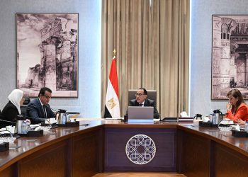 مصطفى مدبولي يتابع تنفيذ محاور المشروع القومي لتنمية الأسرة المصرية 2